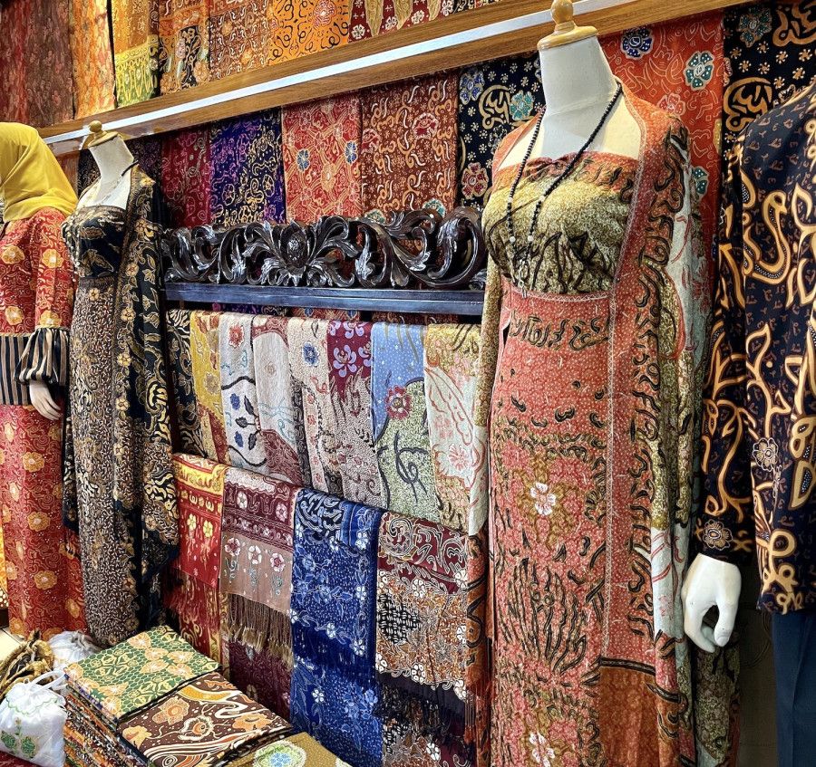 Besurek di Balik Cahaya Malam: Menelusuri Jejak Pangeran Sentot dan Filosofi Aksara yang Mendunia