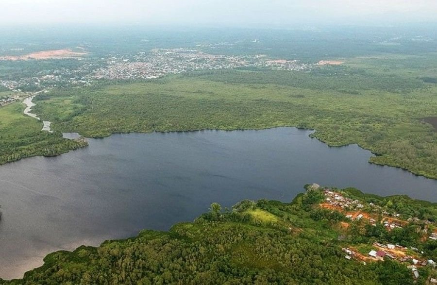 Danau Dendam Tak Sudah: Ekosistem Kritis di Persimpangan Legenda, Konservasi, dan Ambisi Pembangunan Bengkulu