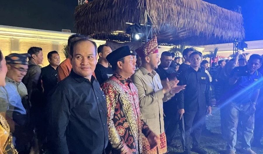 Diguyur Hujan Deras, Wamen dan Walikota Ikut Basah Kuyup di Penutupan Festival Serempak: Janjikan Wajah Baru Benteng Marlborough