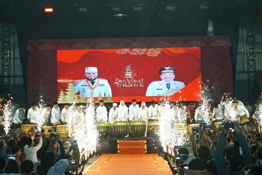 Festival Tabut 2025 Resmi Dibuka, Gubernur Helmi Tabuh Dol Bersama Ribuan Warga Bengkulu