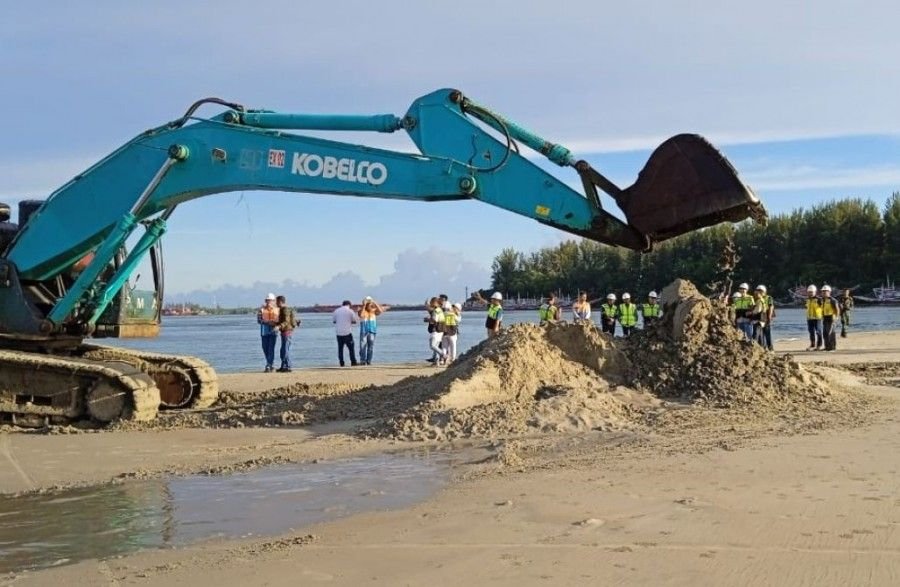 Kapal Keruk Tiba di Pulau Baai, Harapan Baru Atasi Krisis BBM Bengkulu